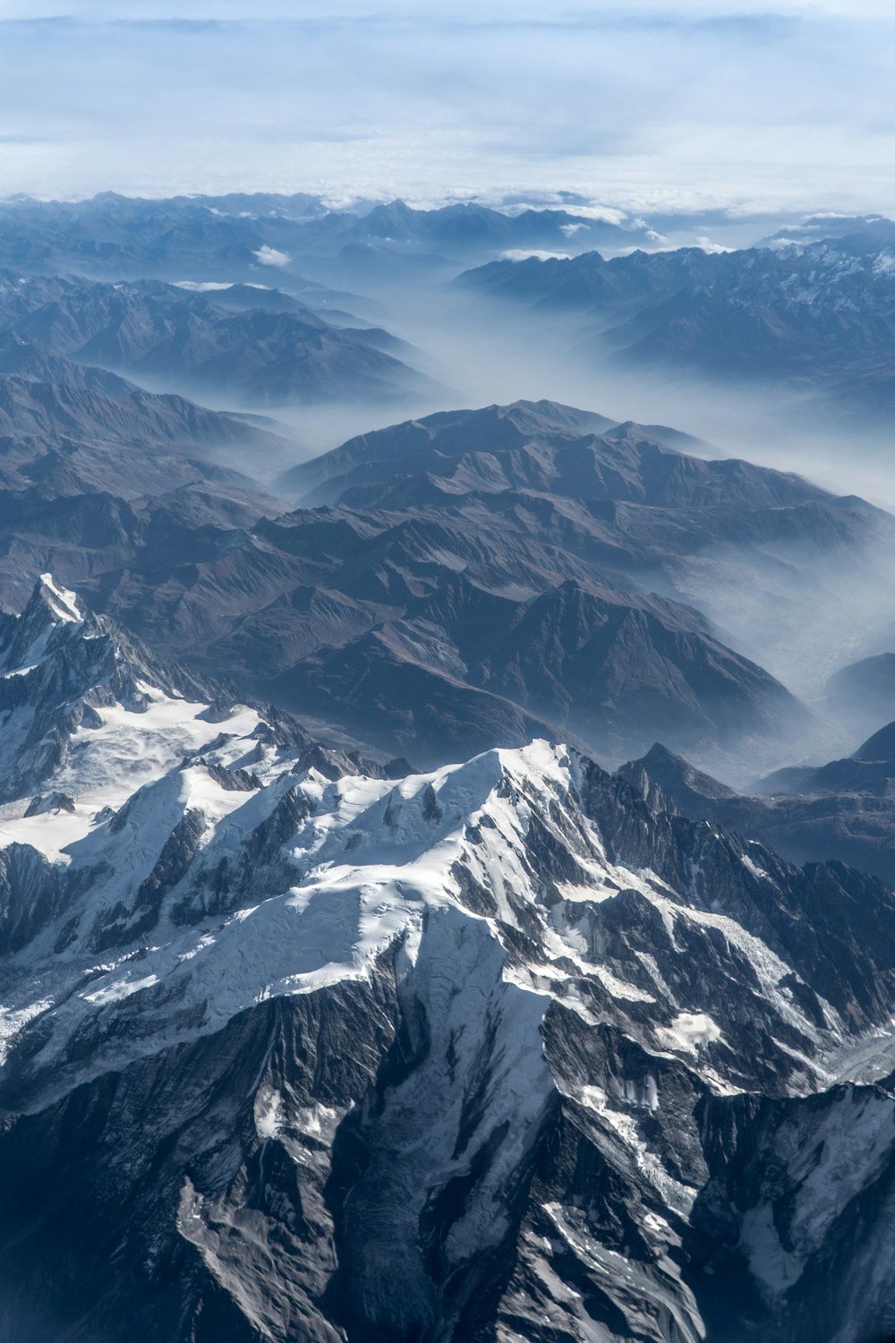 Fotografia di montagna del manto nevoso