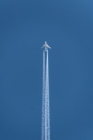 plane doing contrail show