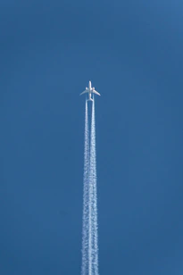 plane doing contrail show
