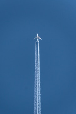 plane doing contrail show