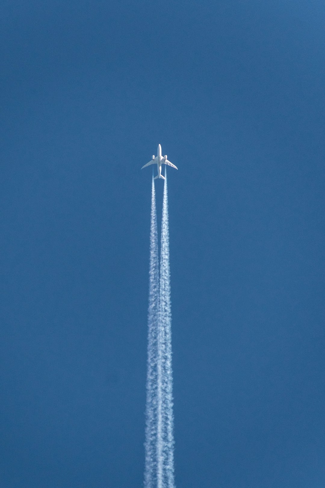 plane doing contrail show