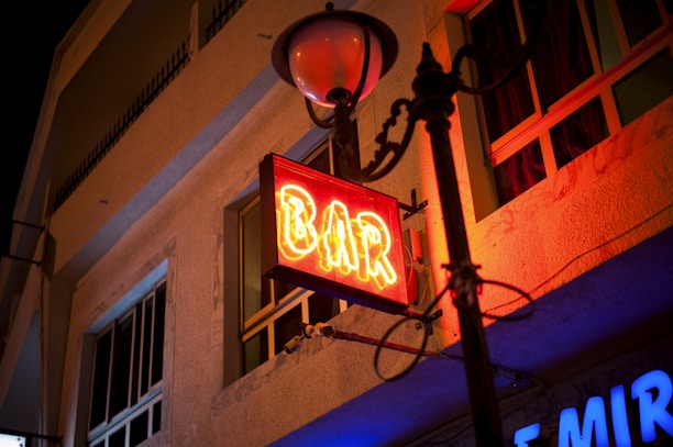 turned-on red Bar neon sign at night