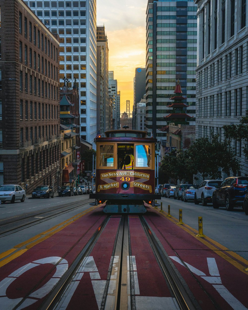 trem de cabo amarelo e vermelho