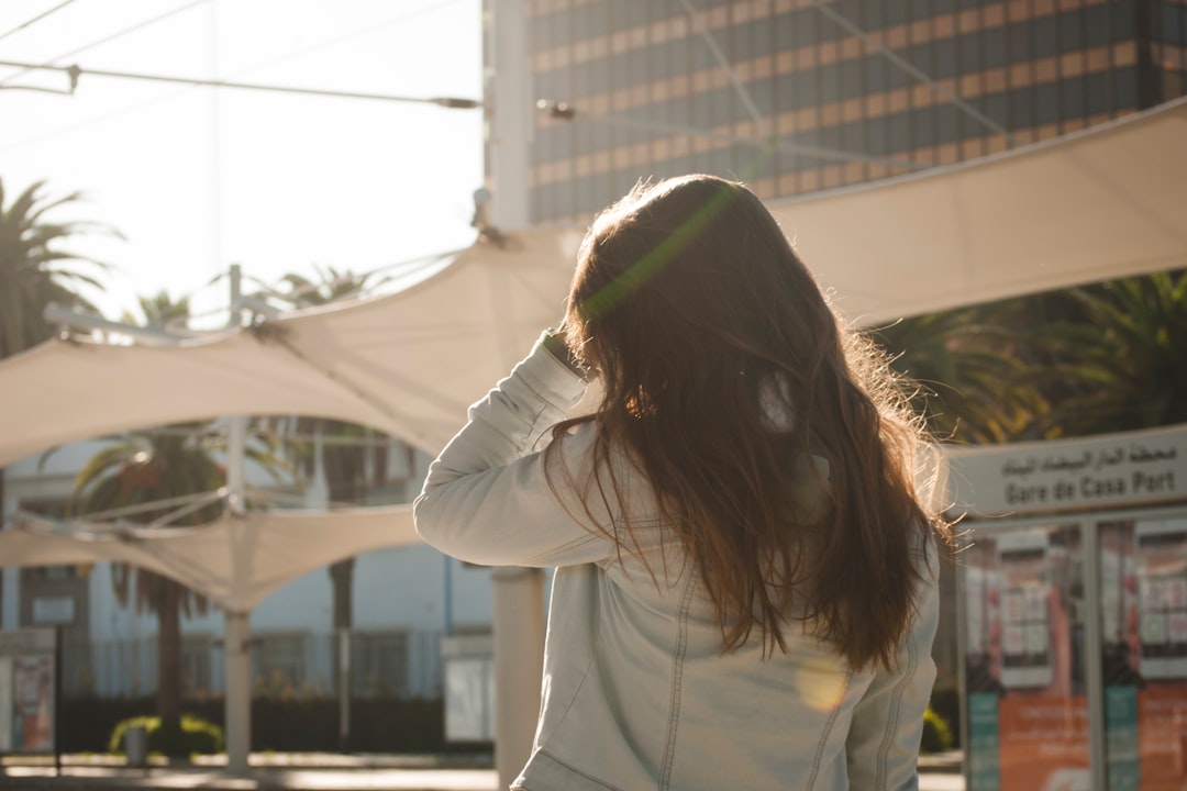 woman wearing gray shirt