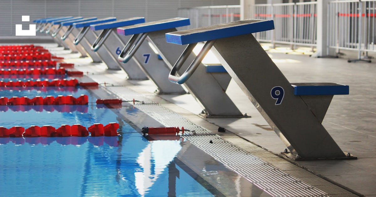 Swimming pool jumper photo – Free Jakarta Image on Unsplash