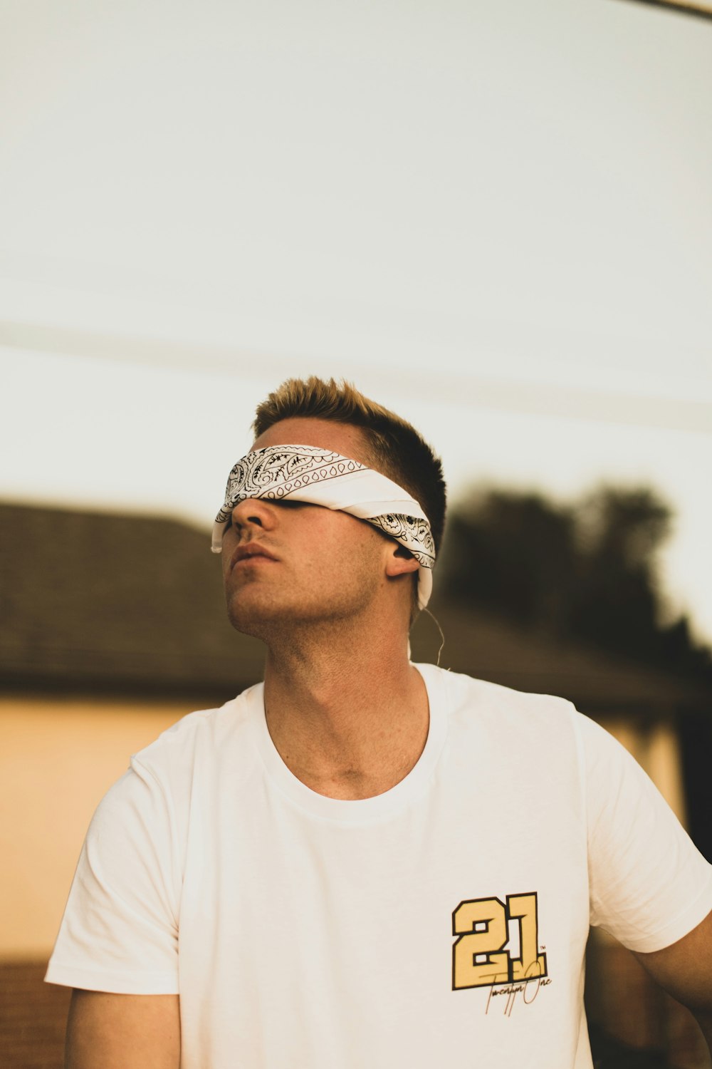 shallow focus photo of man in white crew-neck T-shirt