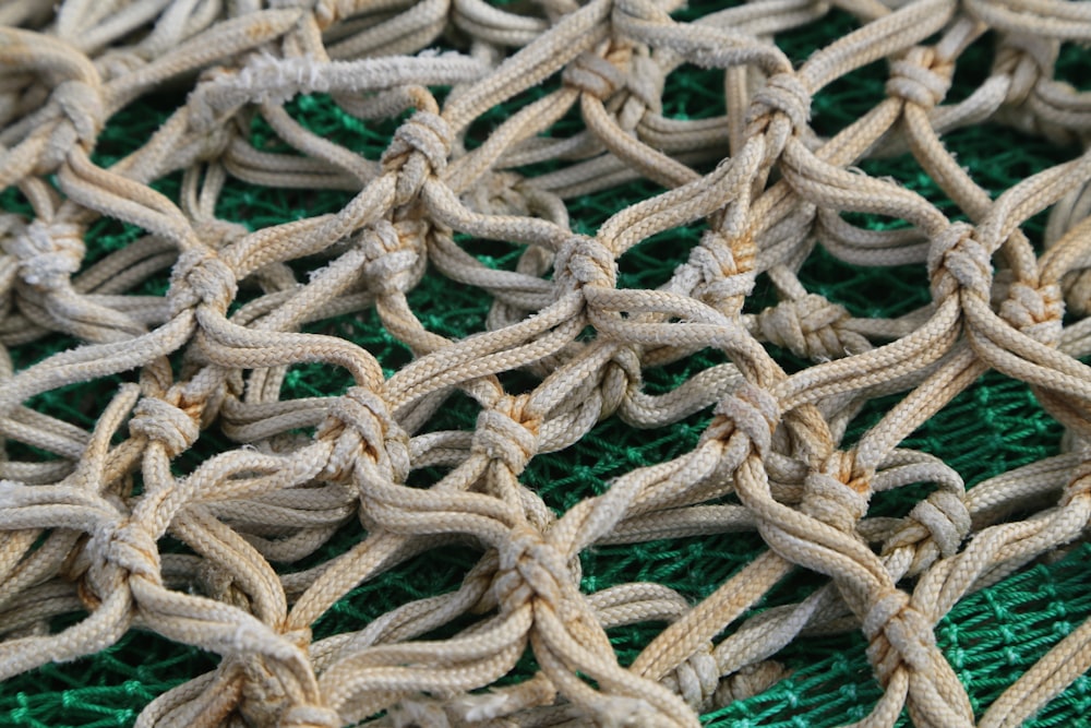 cuerda de cadena marrón