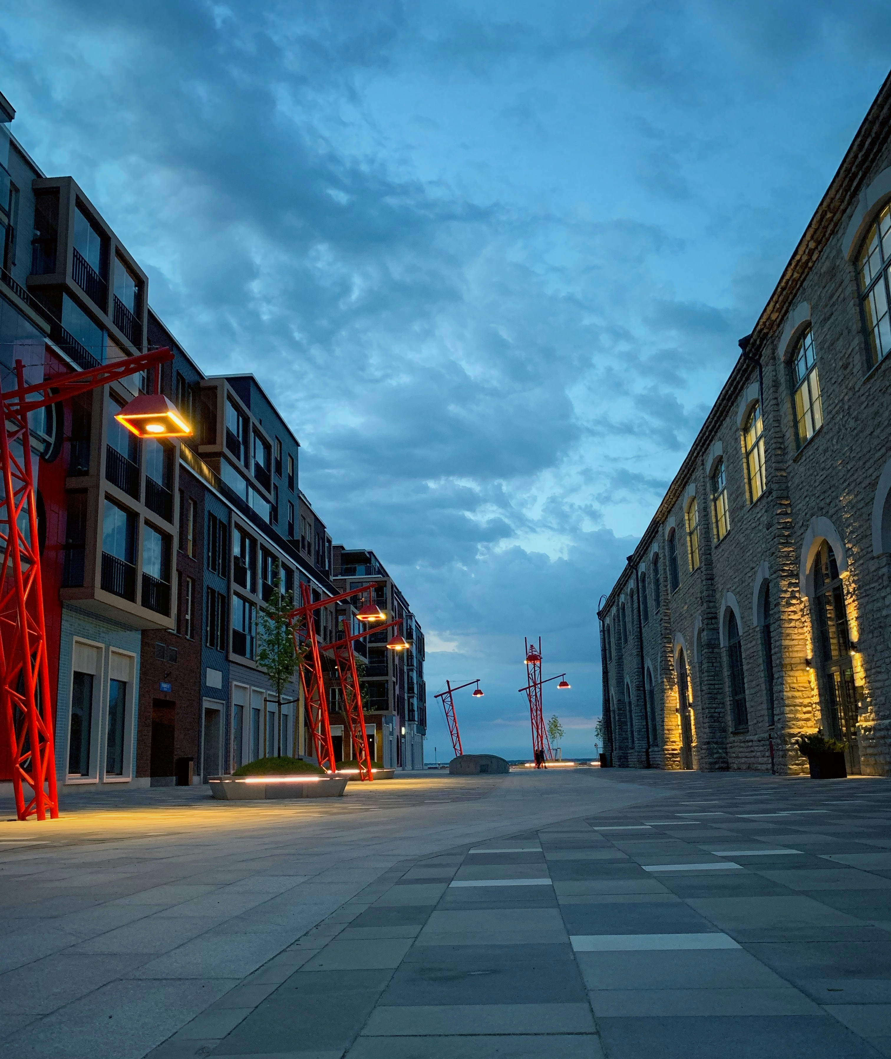 Mid-Range Experiences (€30-50 per person per evening)