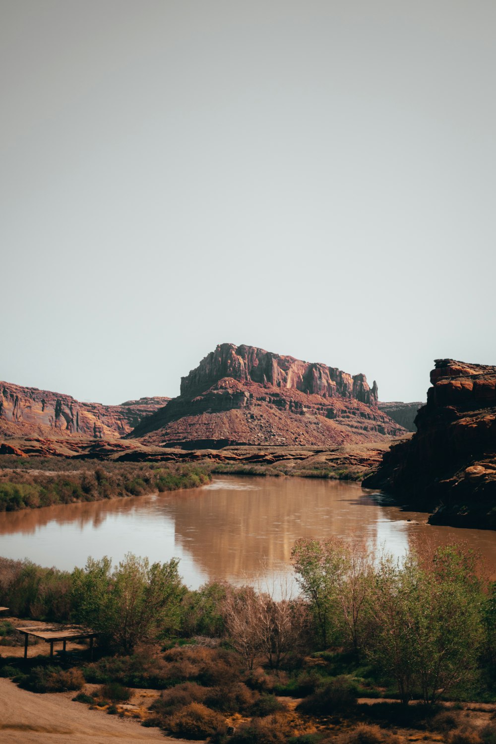 tarn viewing mountain during daytime