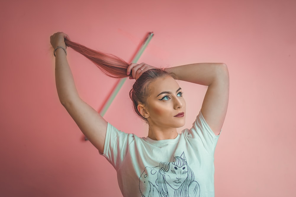 woman tying her hair