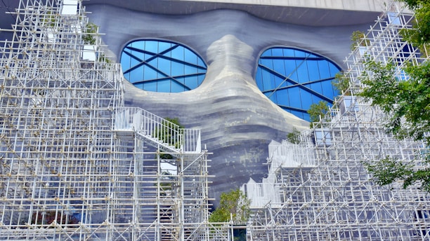 a building that has a lot of scaffolding around it