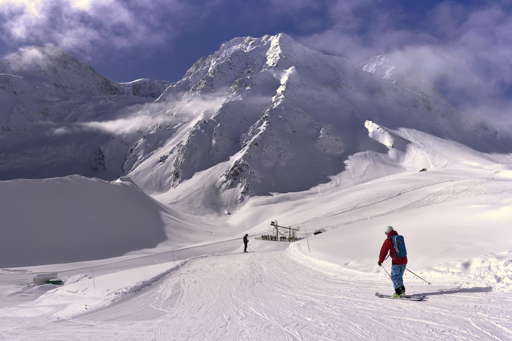 man snowboarding during daytime