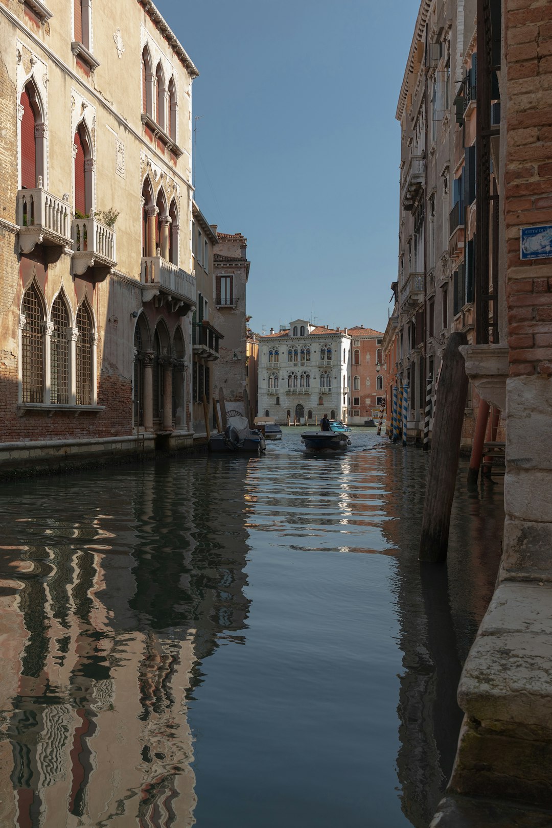 boat on Grand Canal