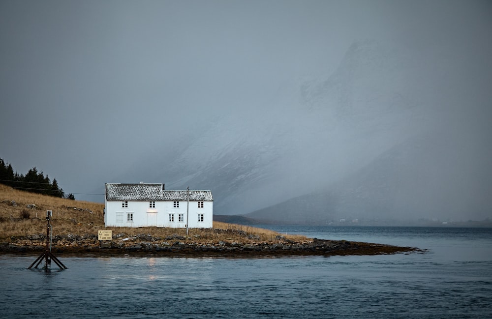 photo of white and gray painted building