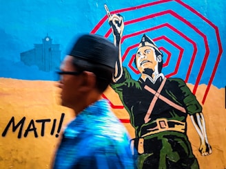 Portrait of Carlos Fonseca with a backdrop of historical Nicaraguan revolutionary scenes.