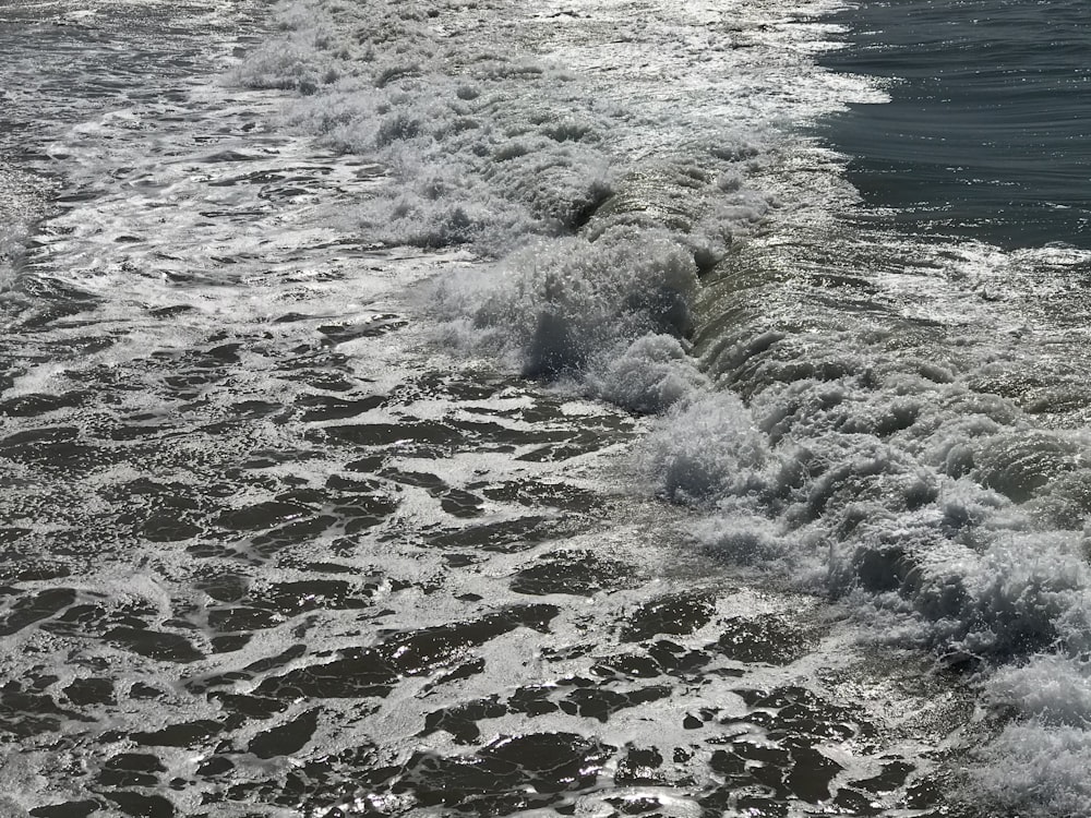 sea foam during daytime