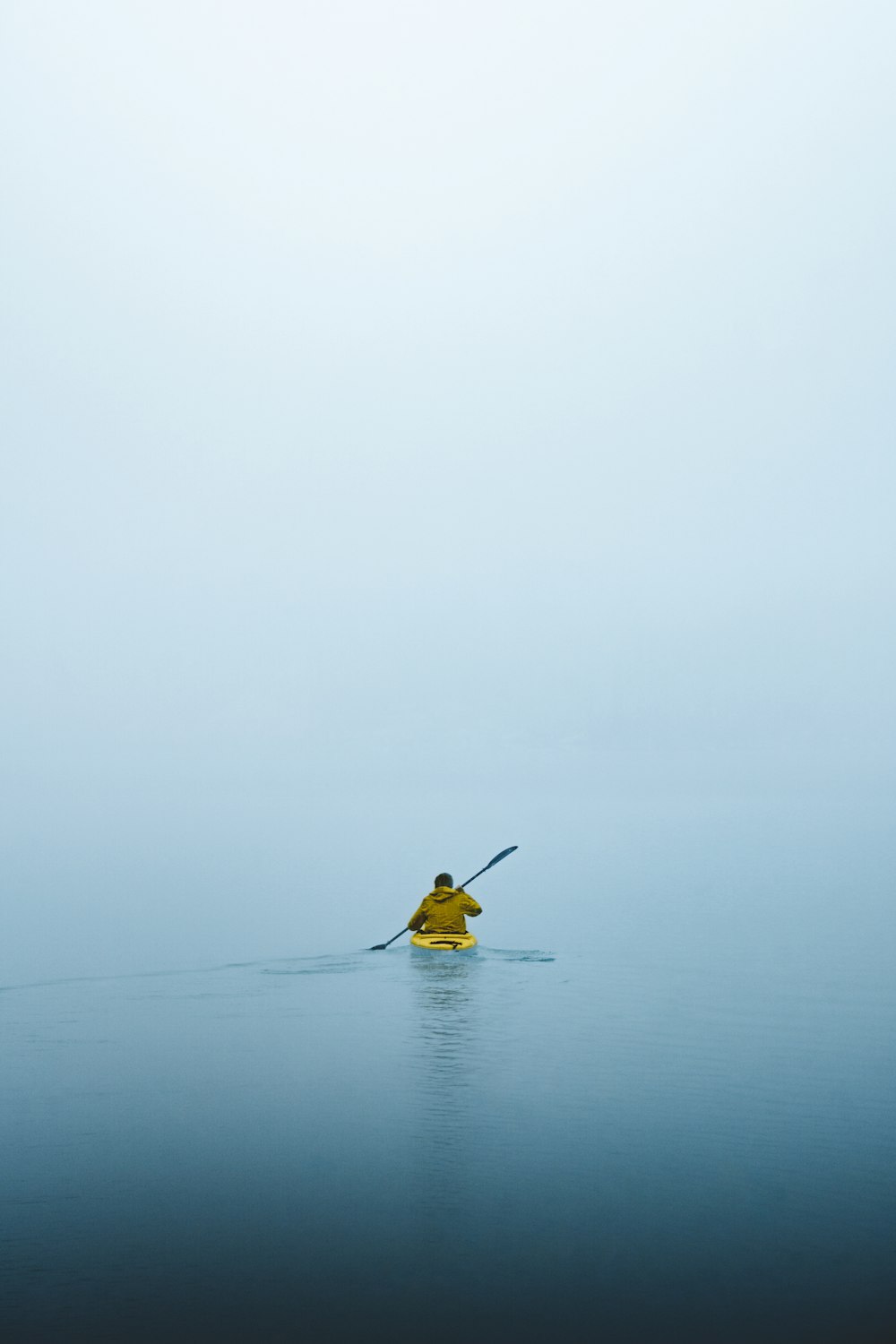 Bức ảnh Kayak man đầy mạnh mẽ với mái tóc gió xoáy, vừa tạo ra cảm giác ngứa mắt, vừa tôn lên vẻ đẹp của môn thể thao này. Một lựa chọn tuyệt vời để trang trí desktop của bạn.