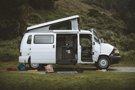 Interior furgoneta camper aislada con lana de oveja natural Kimovan