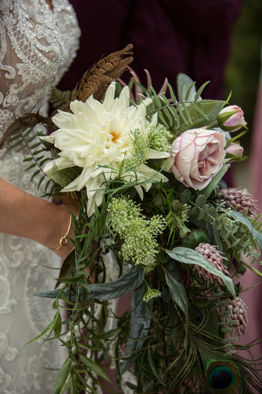 white and pink petaled flowers