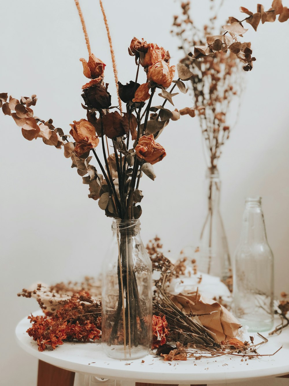 clear glass vase with withered roses