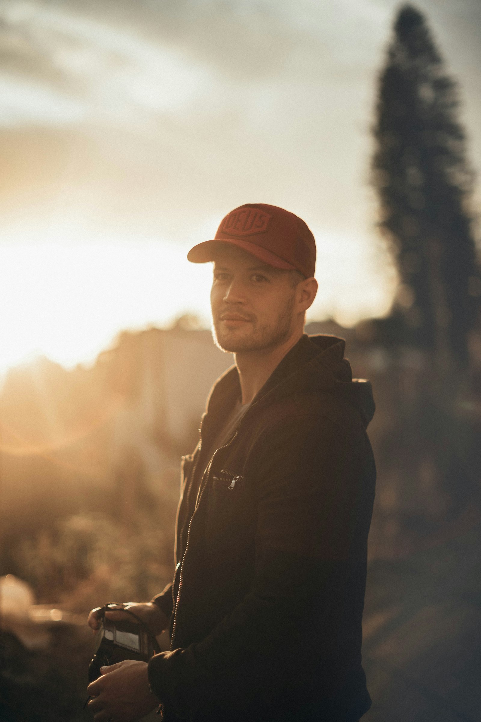 Canon EOS-1D X Mark II + Canon EF 50mm F1.2L USM sample photo. Man wearing black hoodie photography