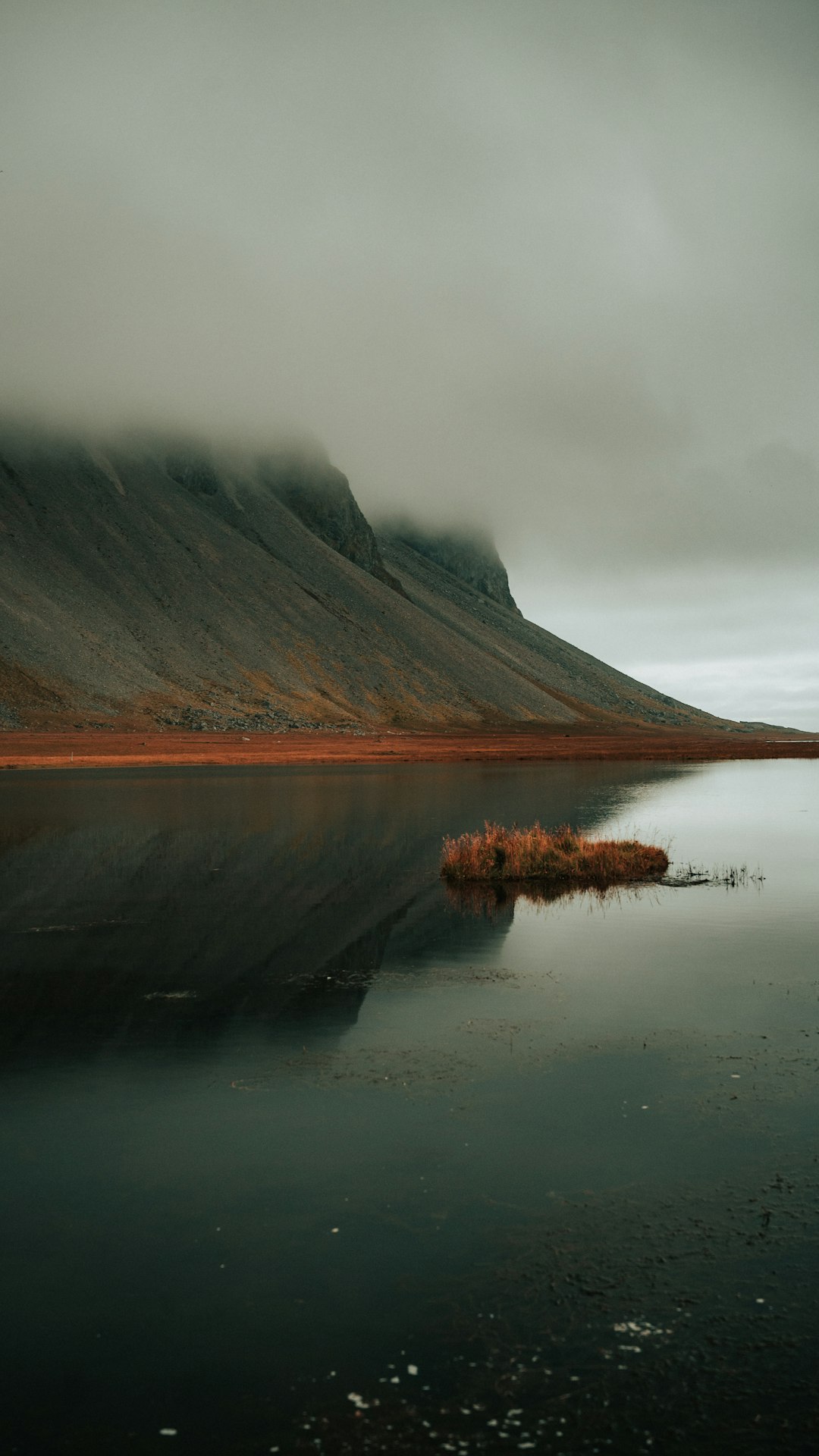 mountain ranges beside body of water