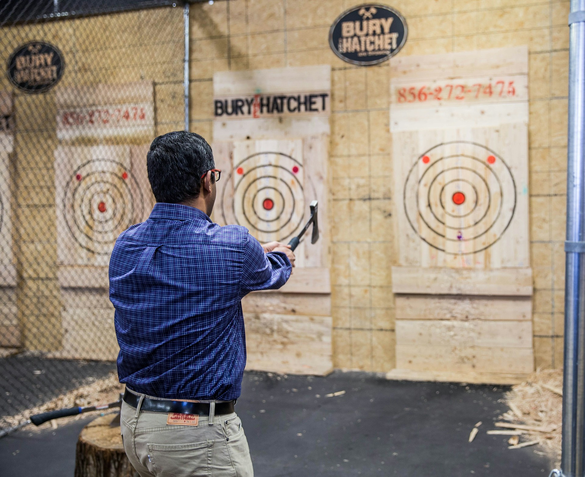 gray computer monitor