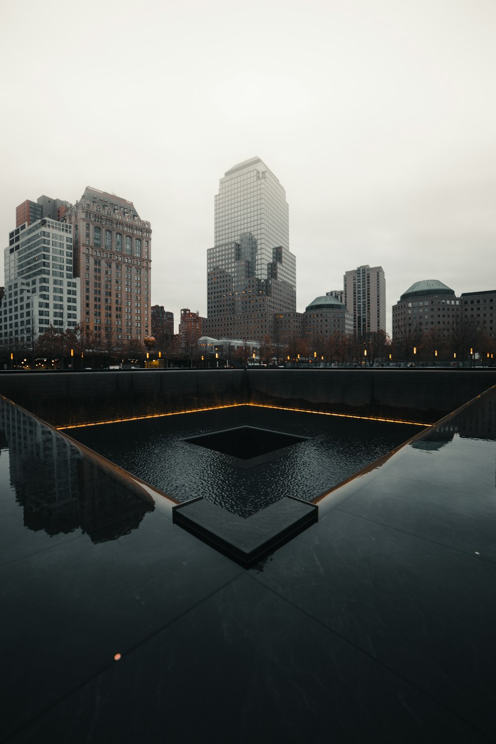 ciudad con edificios de gran altura durante el día