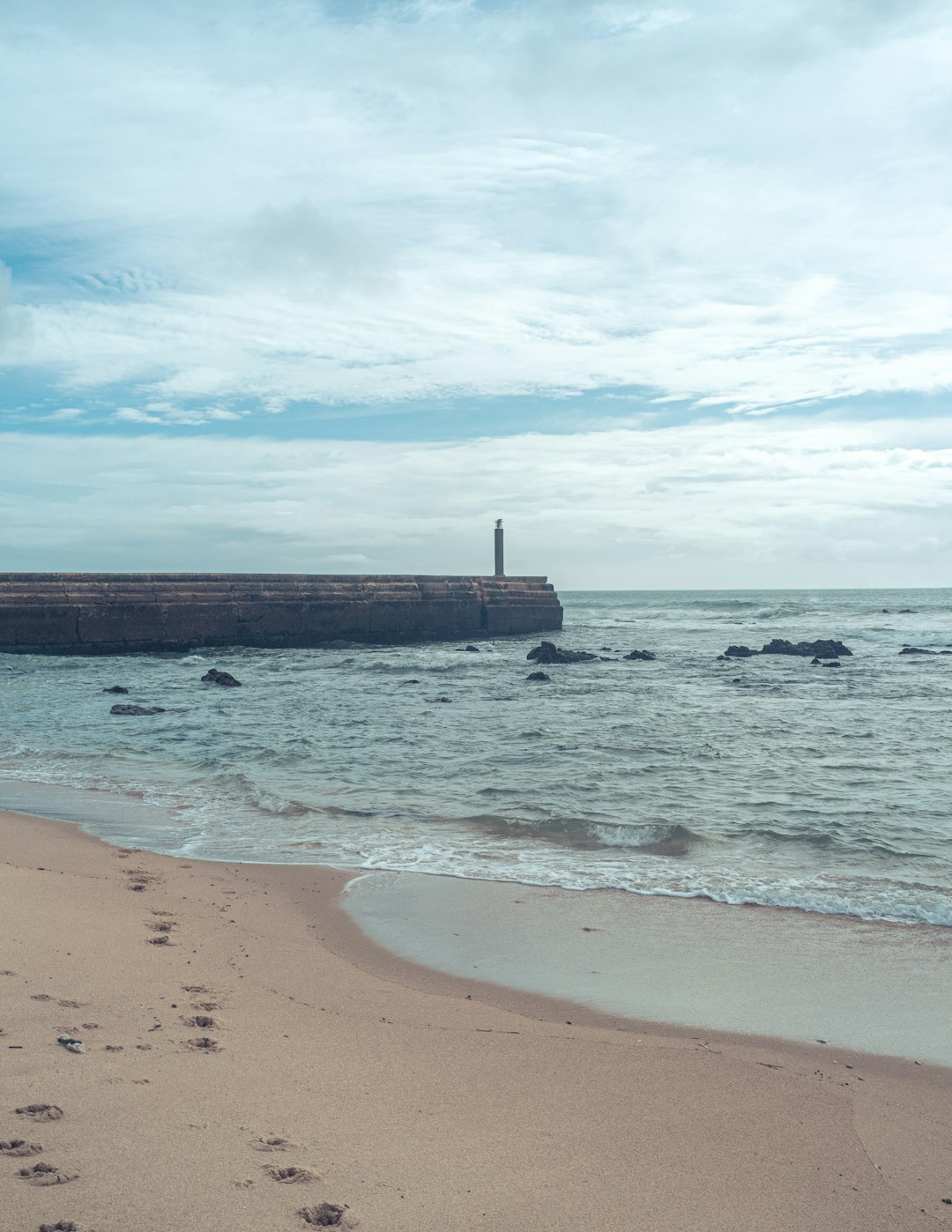 lighthouse by the sea during daytime