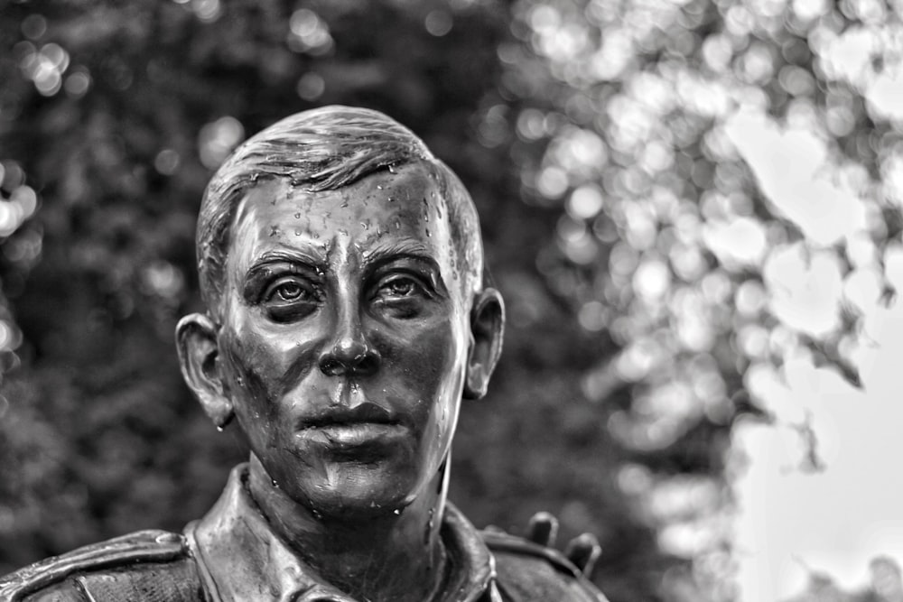 shallow focus photo of man statue