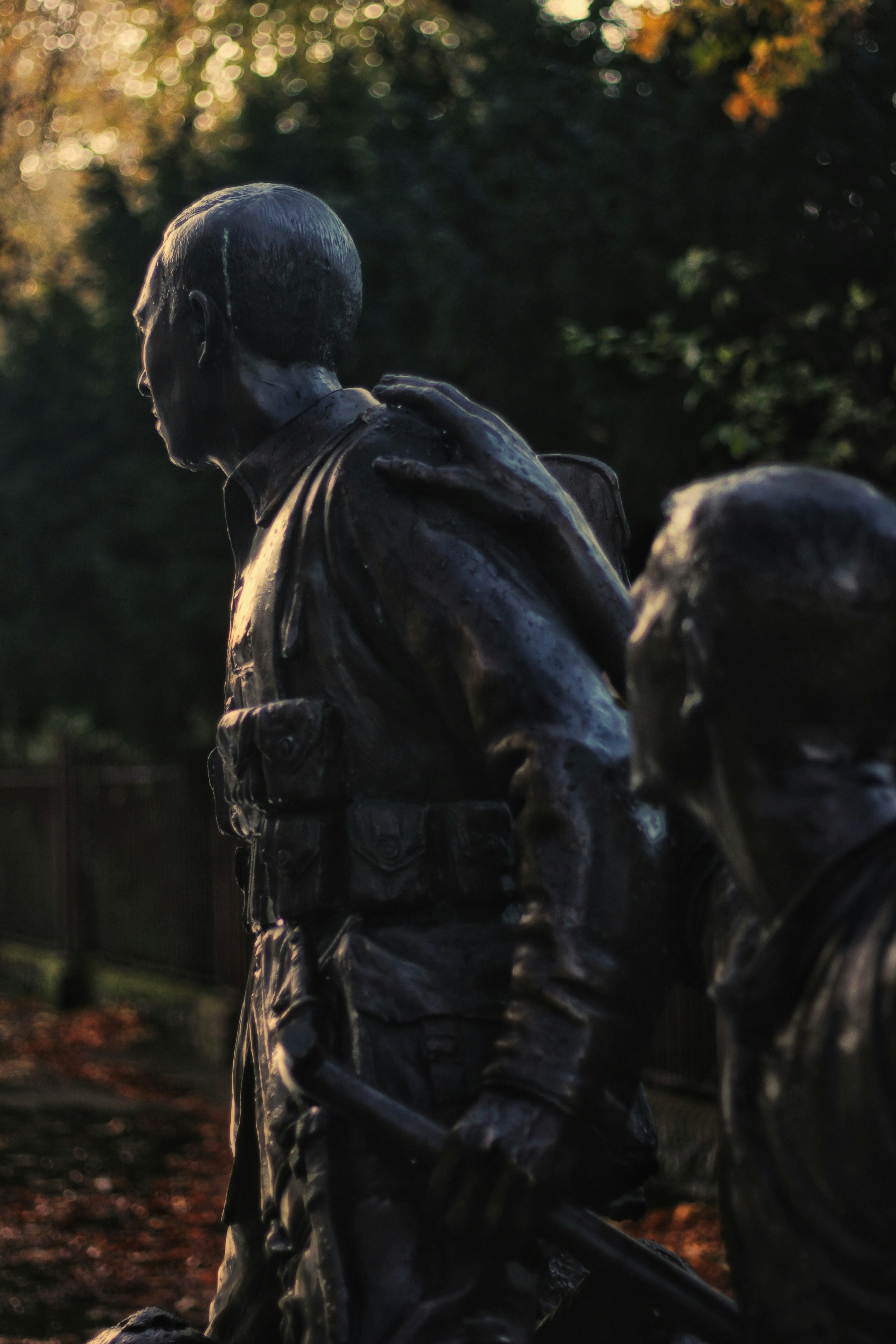 It's a monument of two soldiers which built for The Remembrance Day in Reading, England.