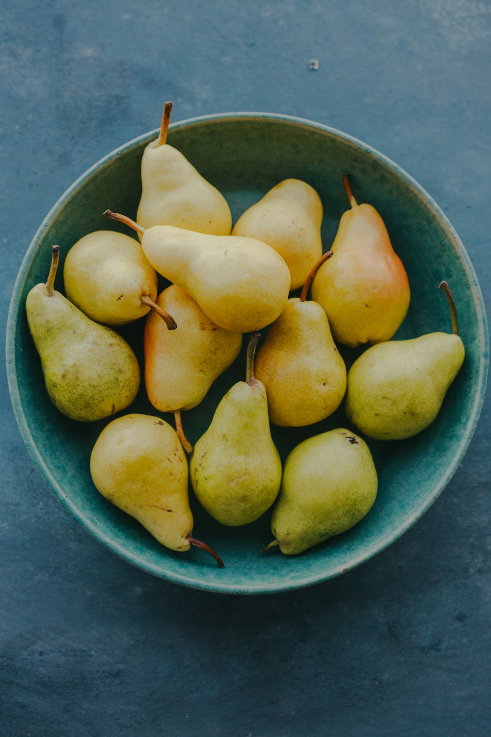 tigela de frutas de pera