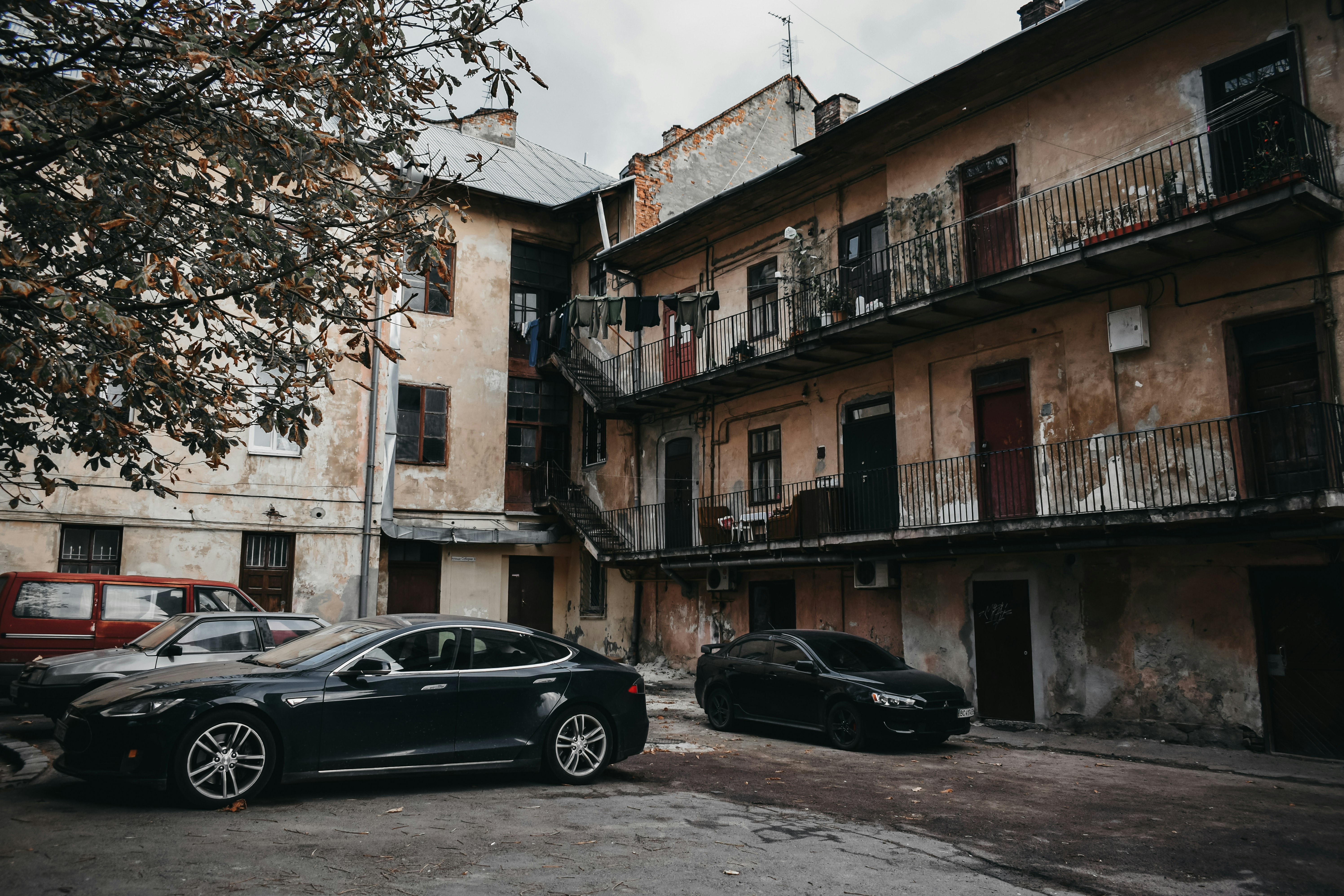 Selling a 2019 Tesla Model 3: Pricing, Prep & Where to List in 2025