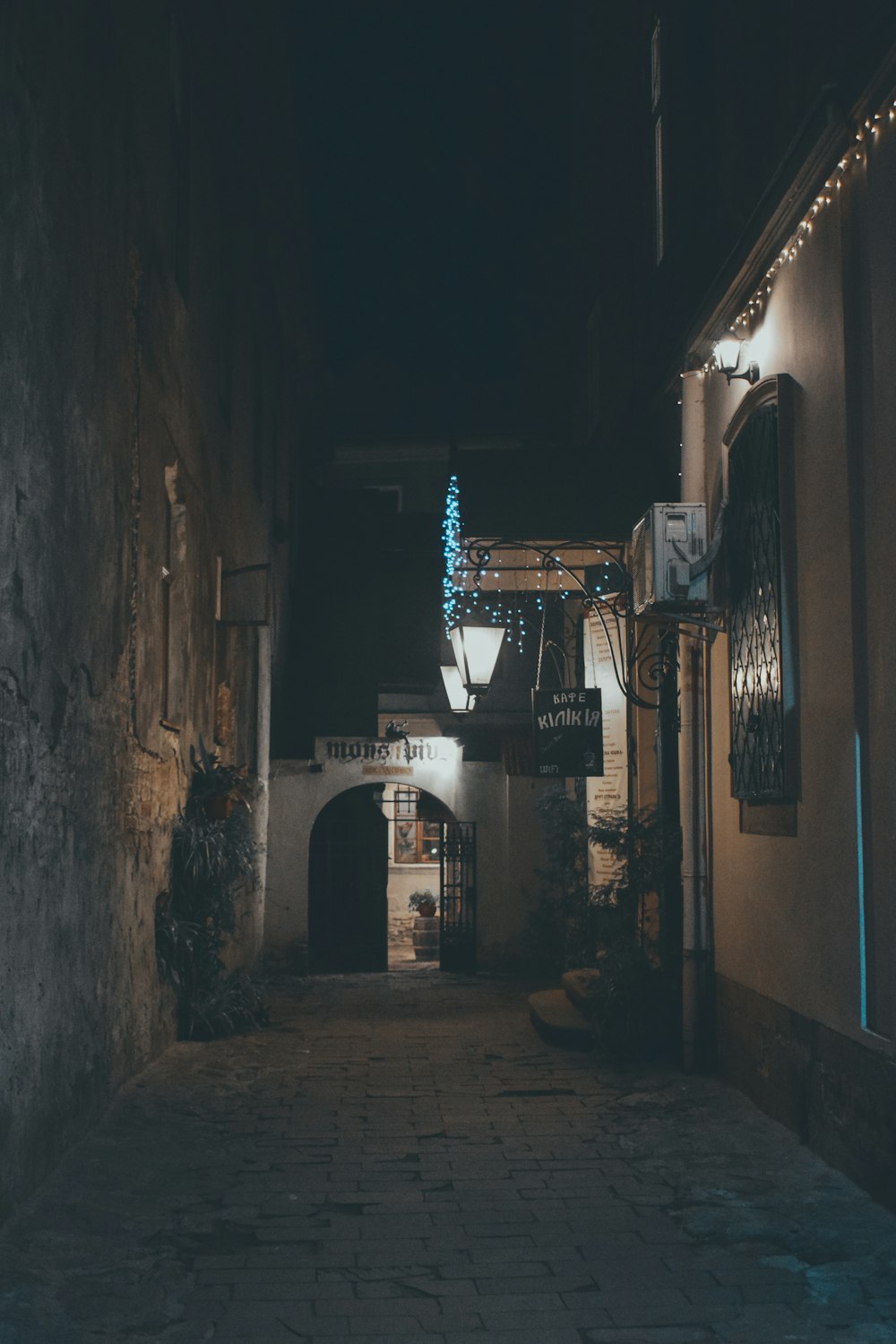 Alley Night Pictures Download Free Images On Unsplash