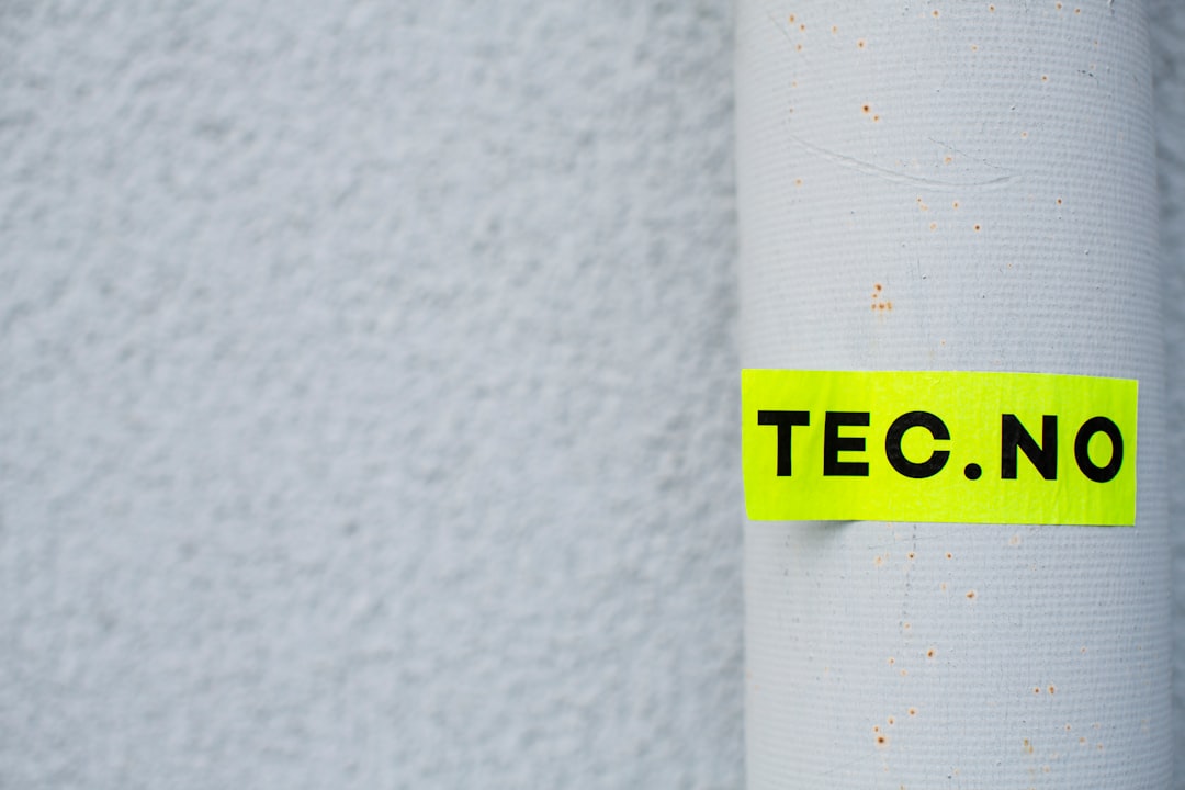 Street art – neon sticker – TEC.NO