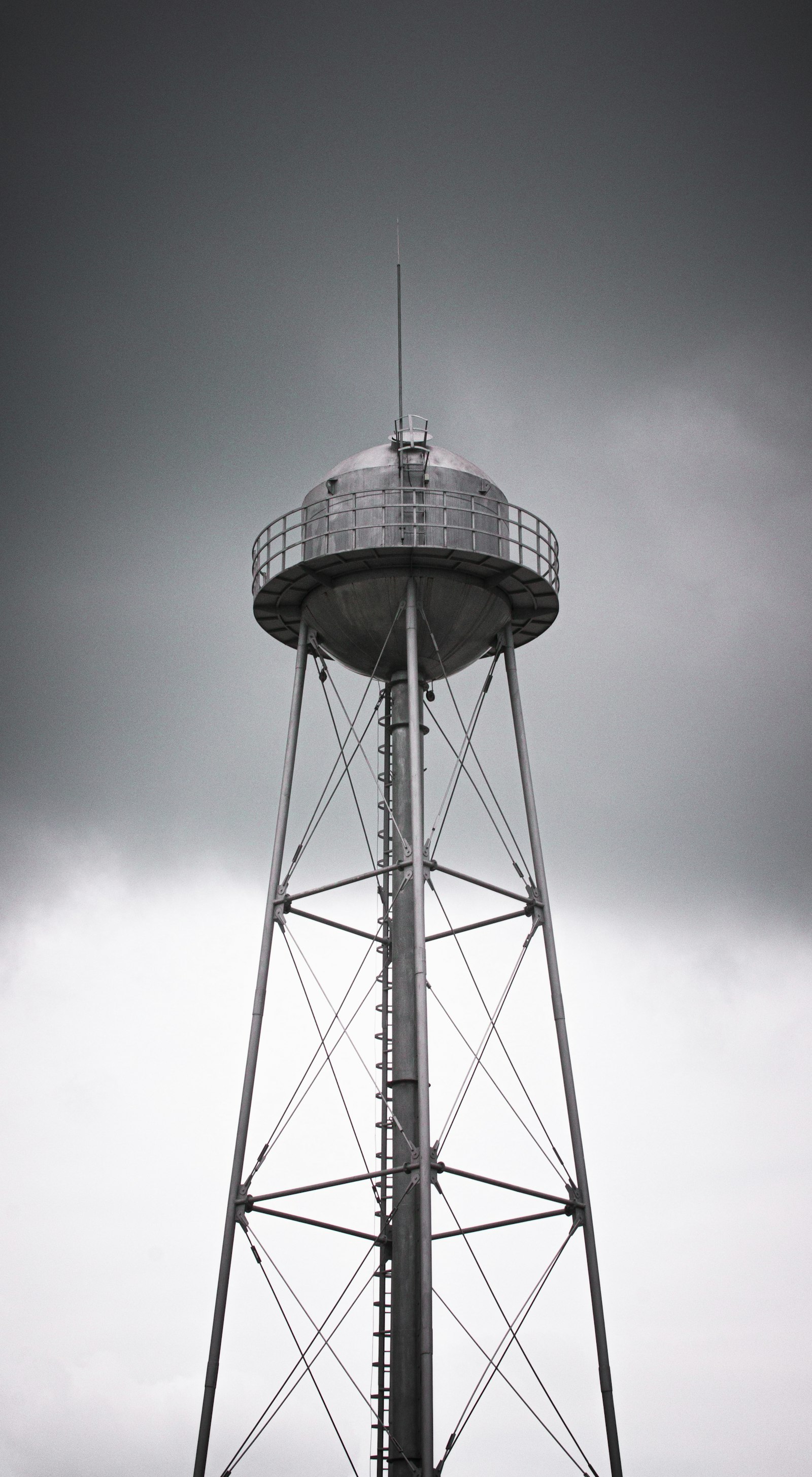 Sony SLT-A35 + Sony DT 55-200mm F4-5.6 SAM sample photo. Grayscale photography of tower photography