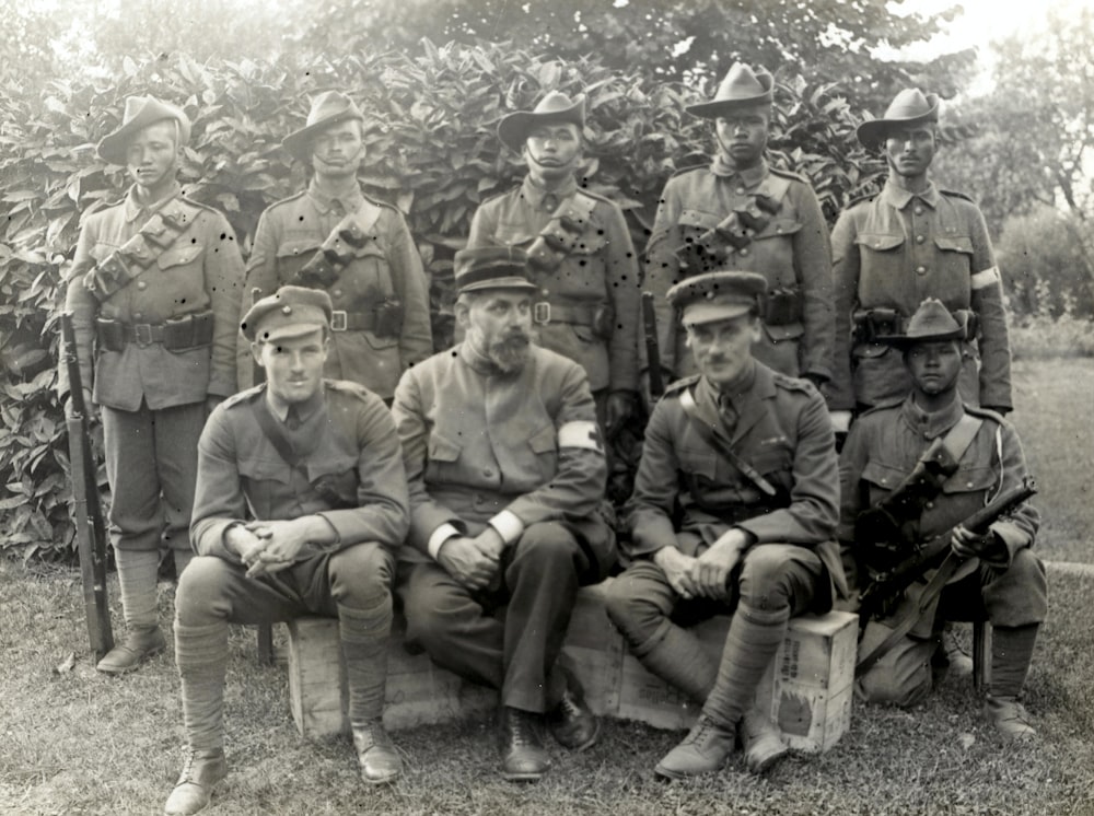 第一次世界大戦 将校と男性のグループ