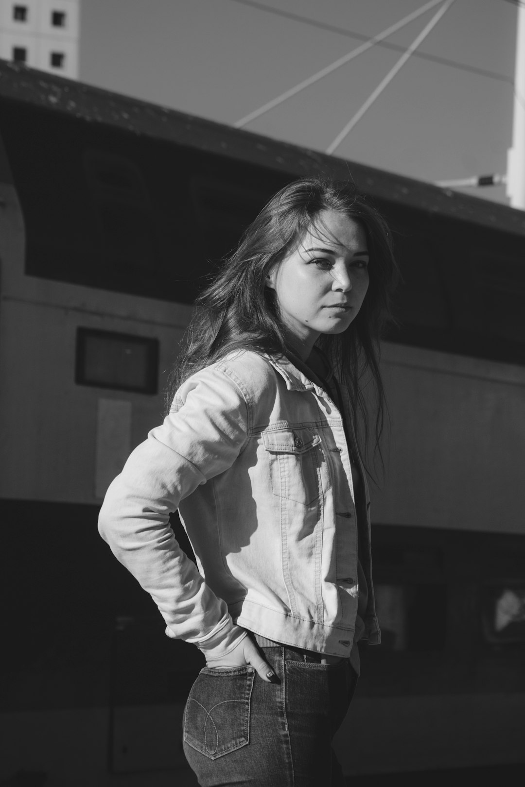 woman putting her hand in her back pocket