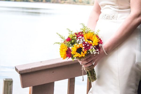 Bouquet nuziale con colori vivaci