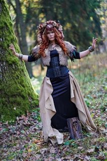 woman wearing black and brown dress