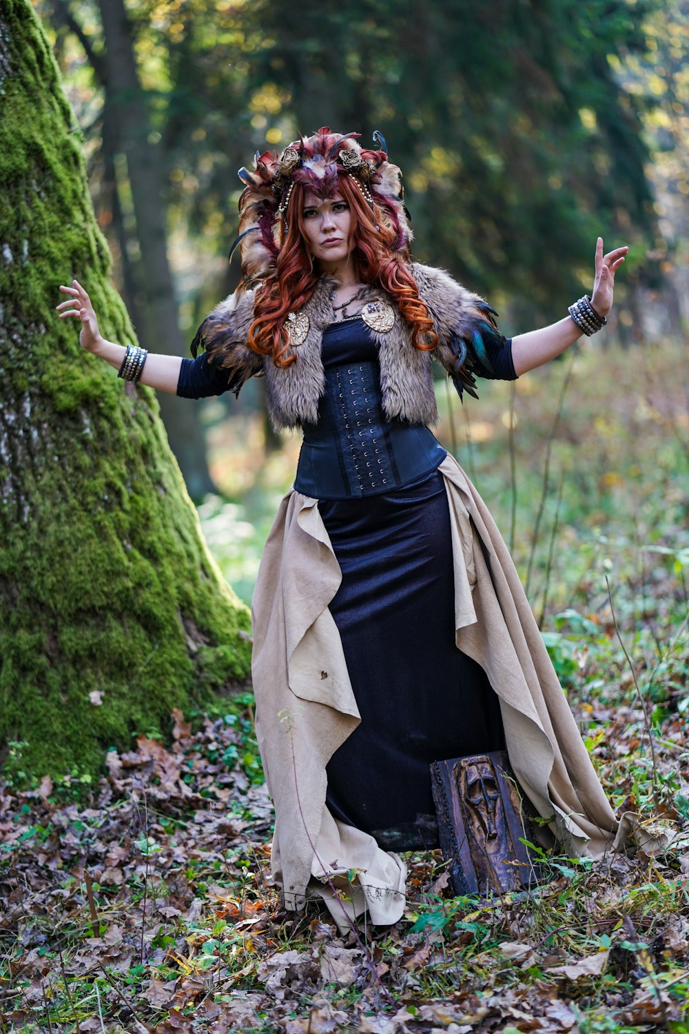 woman wearing black and brown dress