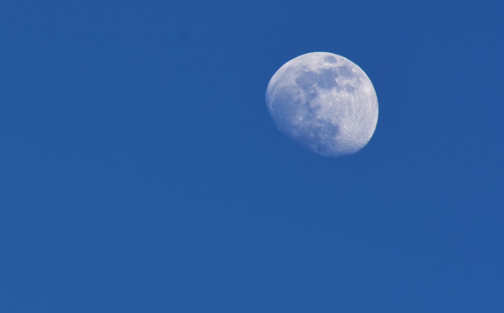 moon at daytime