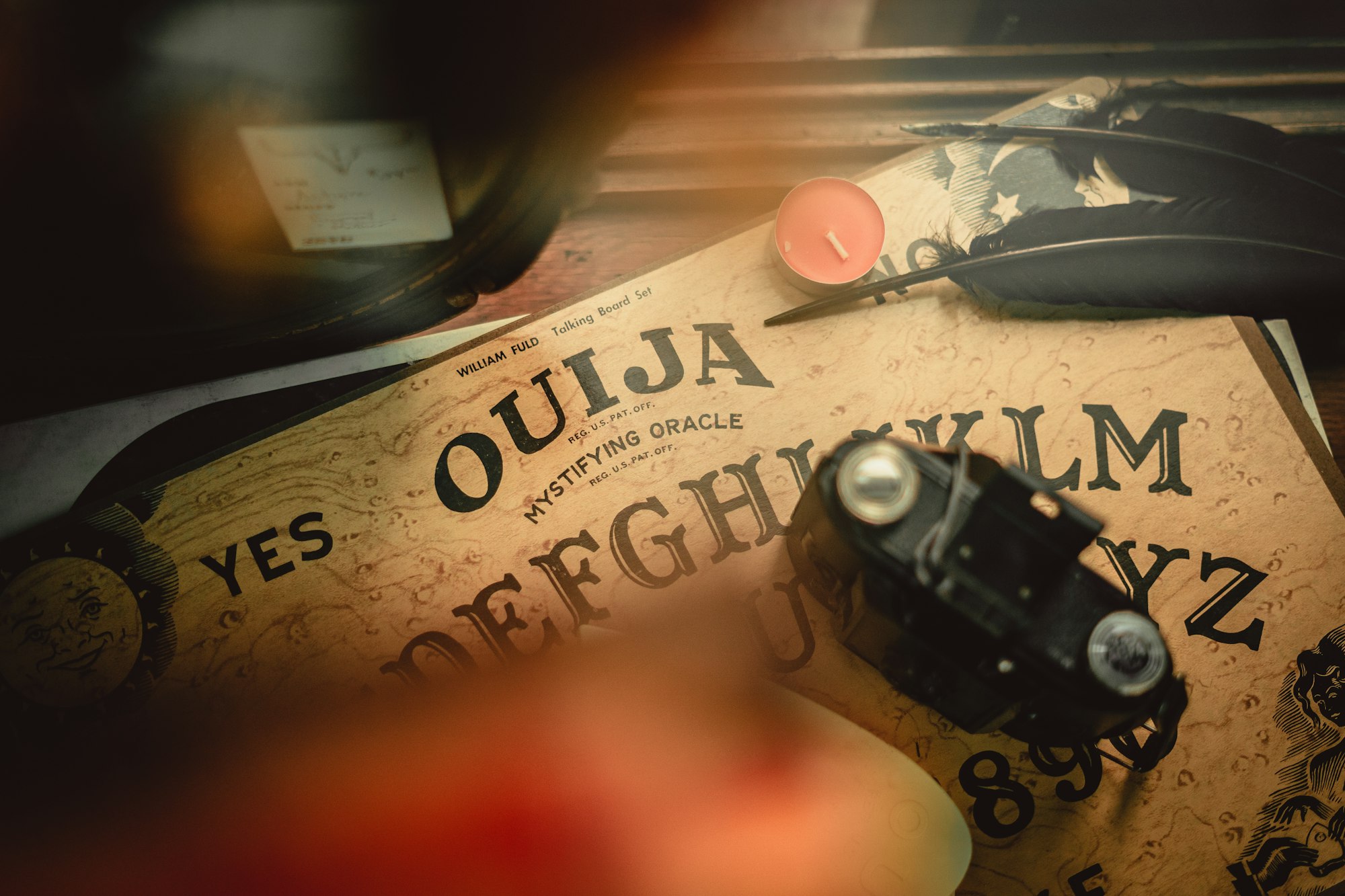 Psihologija Ouija ploče - tko ju zapravo pomiče?