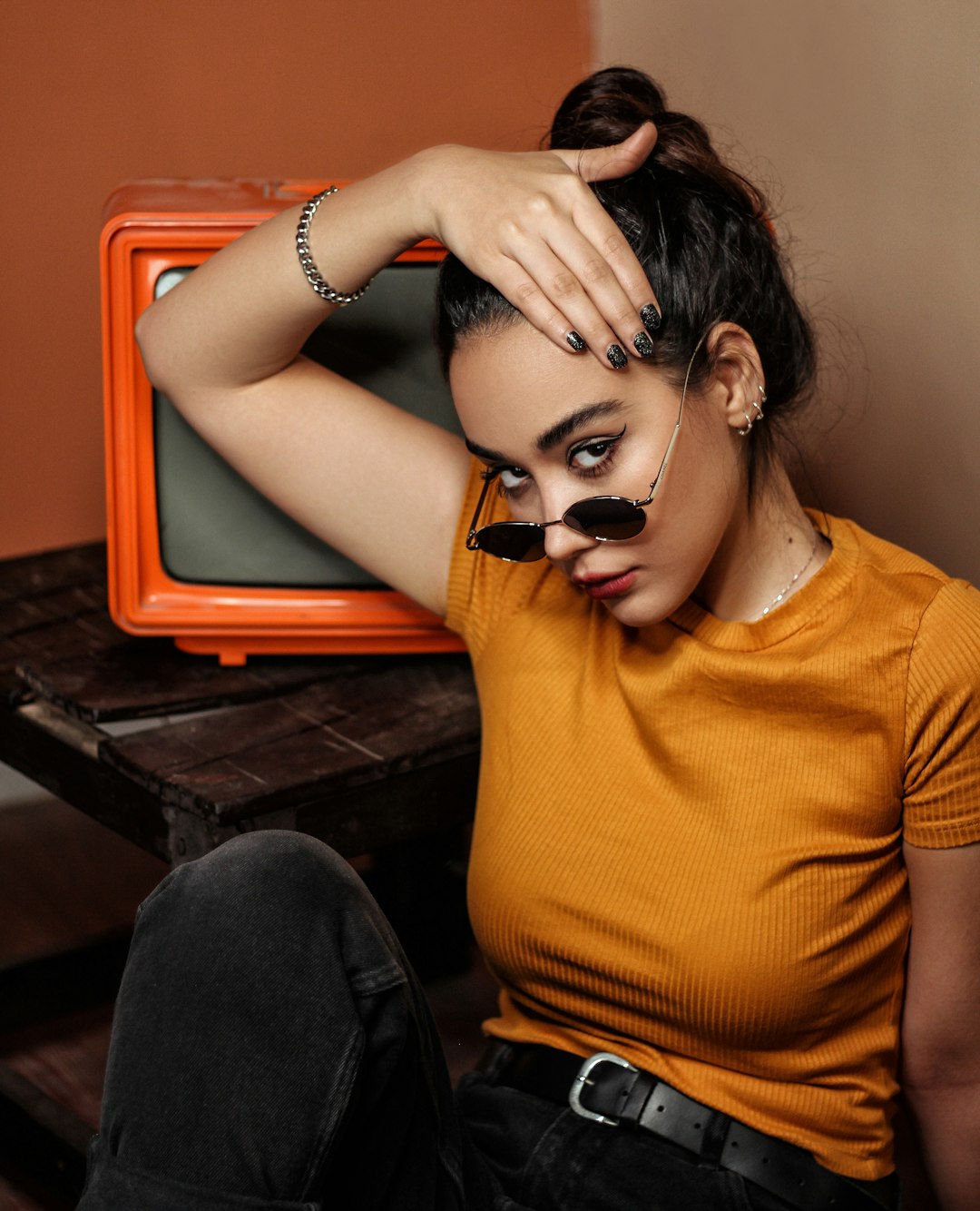 sitting woman wearing brown shirt and sunglasses