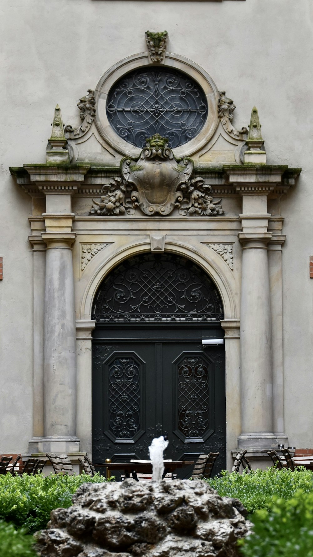 a statue of a cat sitting in front of a building