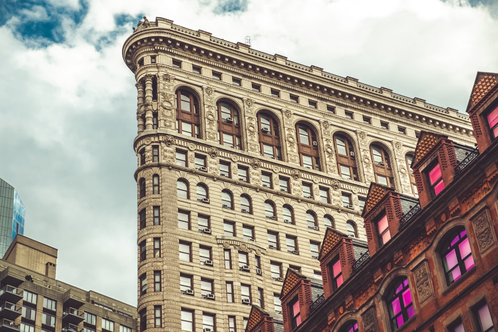 brown high-rise building