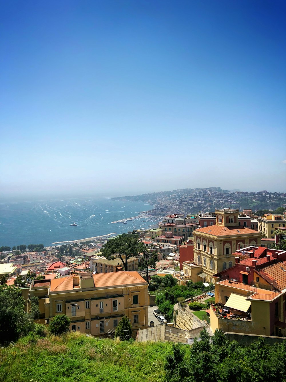 Vista del horizonte de la ciudad y paisaje oceánico