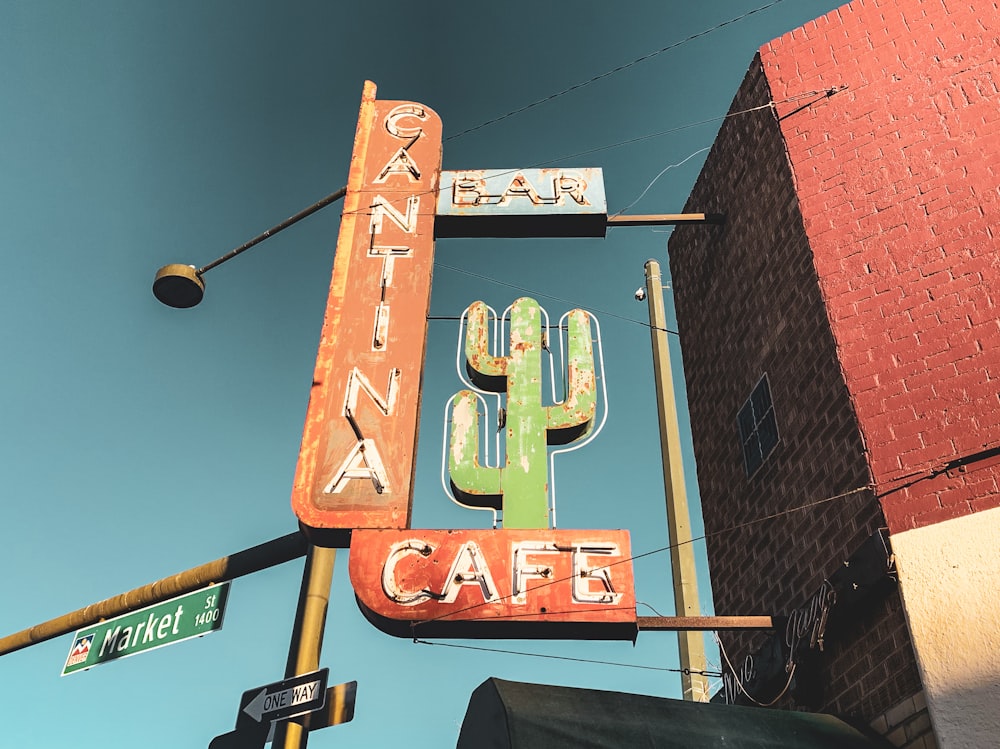 red and white Gantina Cafe signage