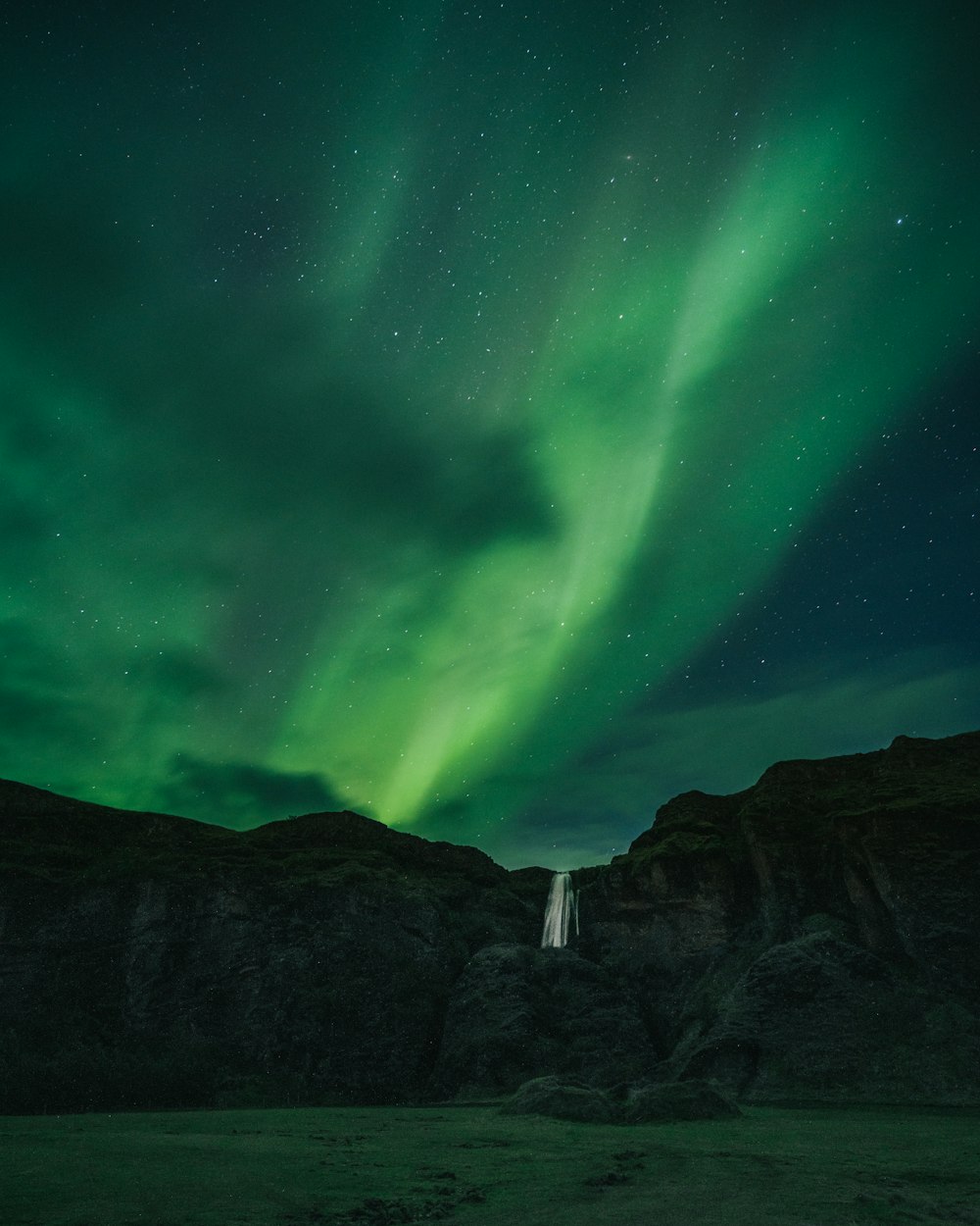 landscape photography of gray and green mountain