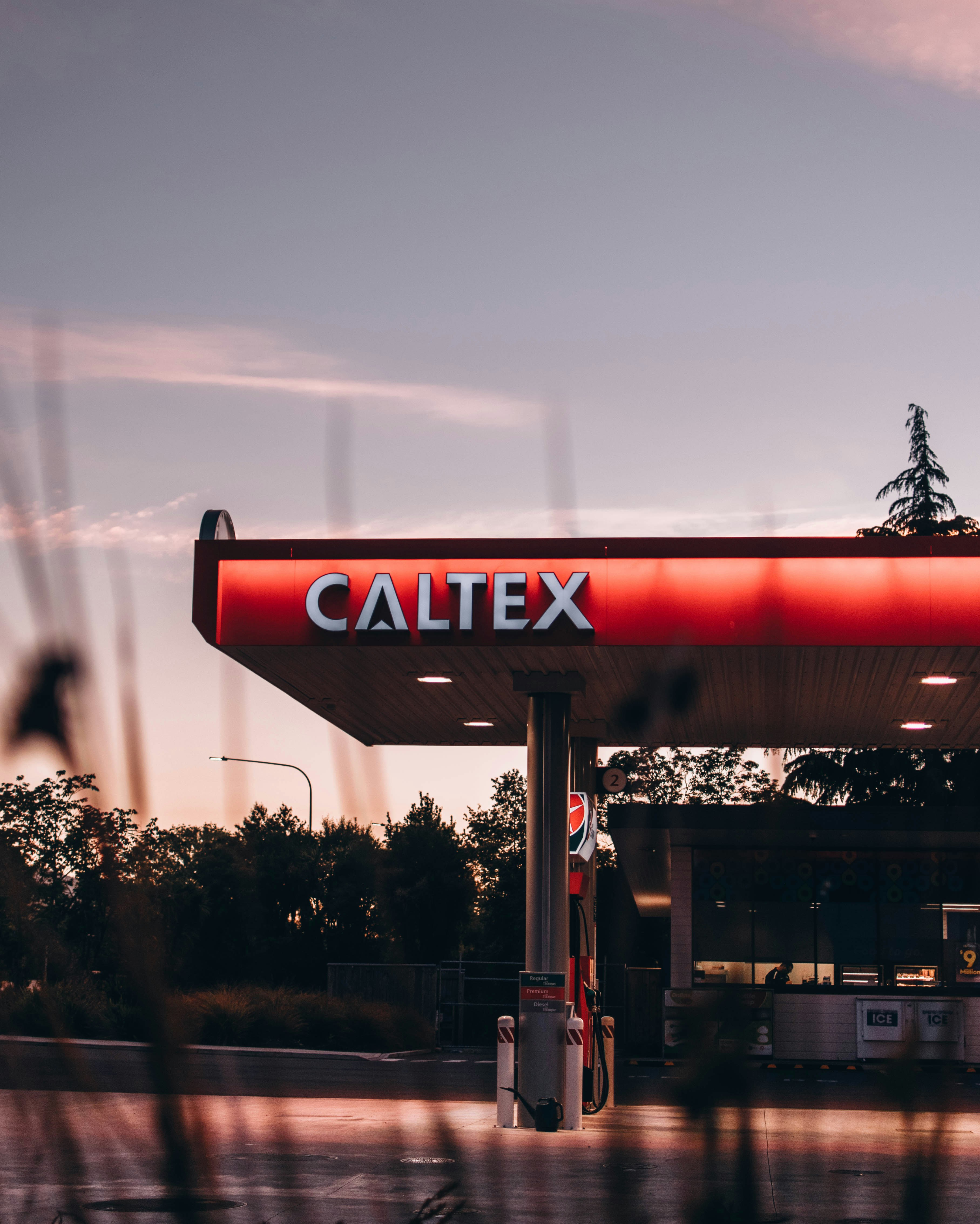 pompa bensin Caltex merah